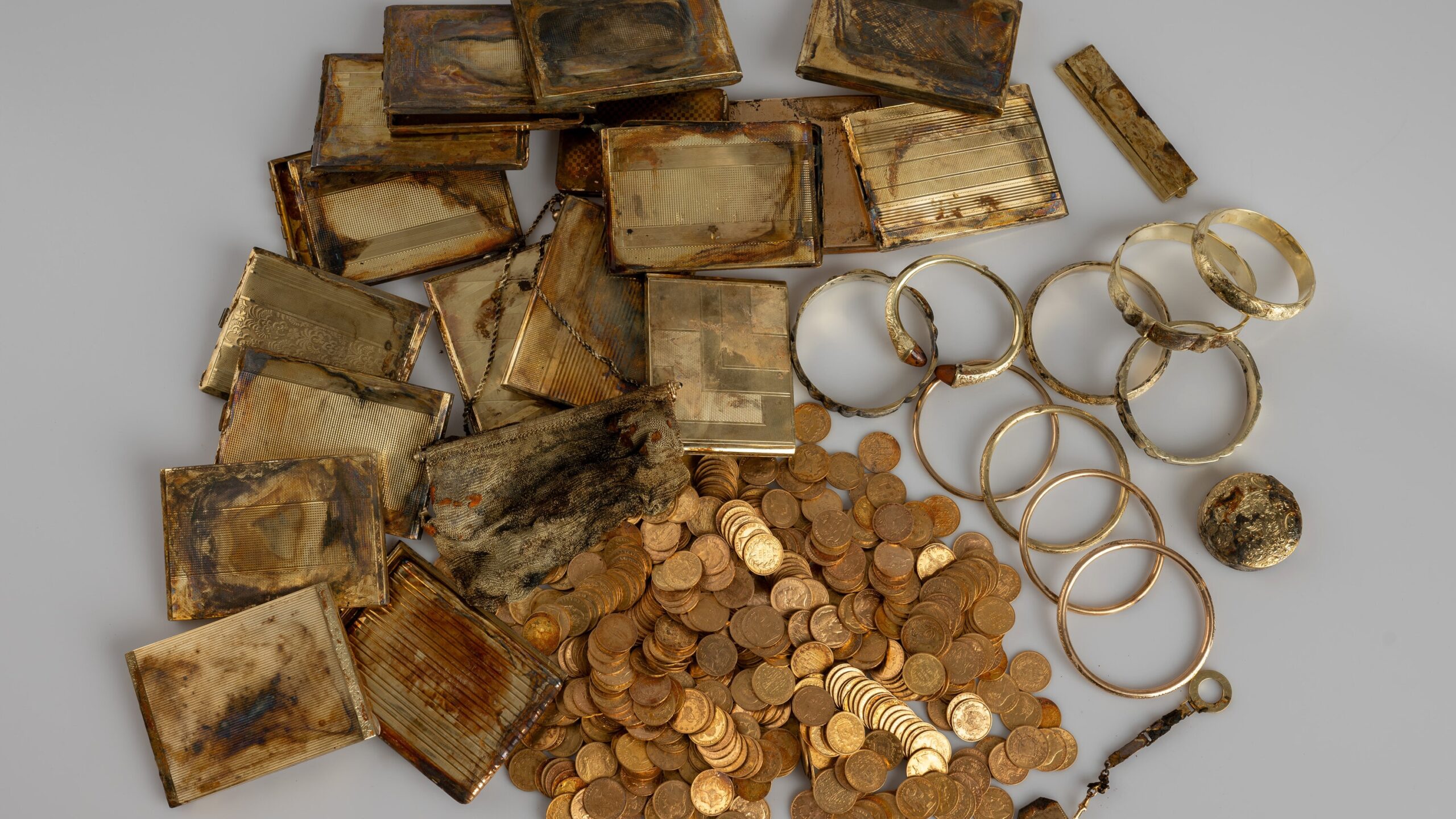 Hikers Stumble Upon A Pile Of Gold Coins Igniting A Historical Hikers Stumble Upon A Pile Of Gold Coins Igniting A Historical